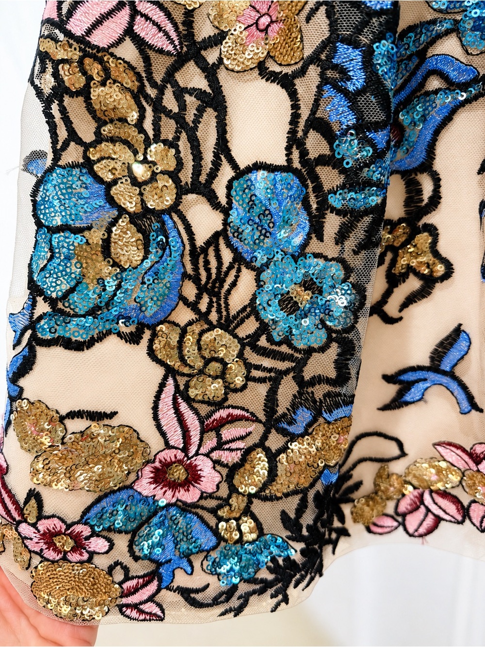 alice + olivia Embroidered Floral V-Neck Dress Size 4 wedding cocktail EUC - Picture 6 of 7